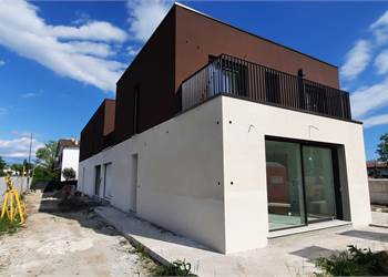 Nuova Villa Bifamiliare a Treviso zona Selvana: Lusso, Domotica e Indipendenza Energetica Classe A4